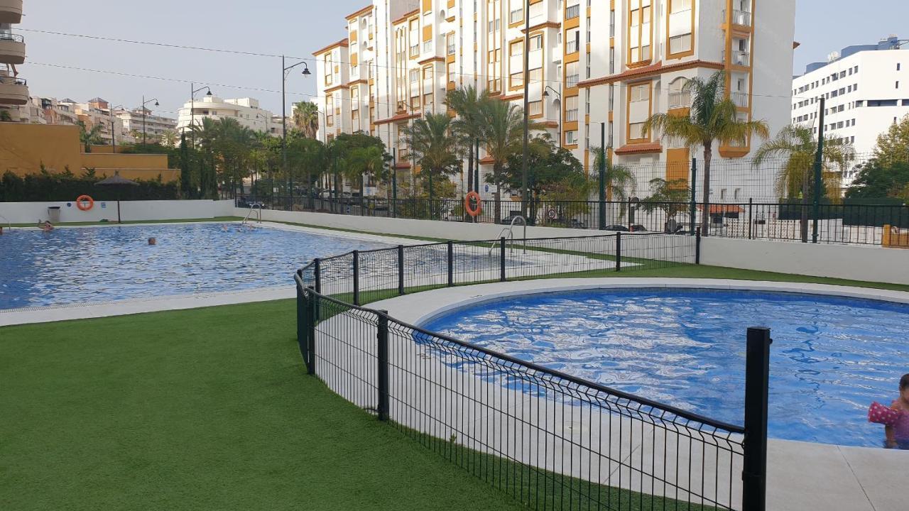 Estepona Puerto Apartamento Exterior foto